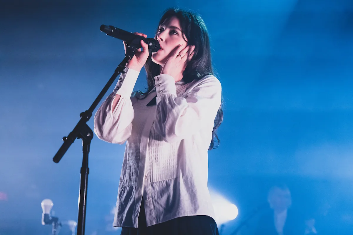 Gracie Abrams Gears Up for SNL and Announces 2025 Tour with Ticket Sales Now Available
