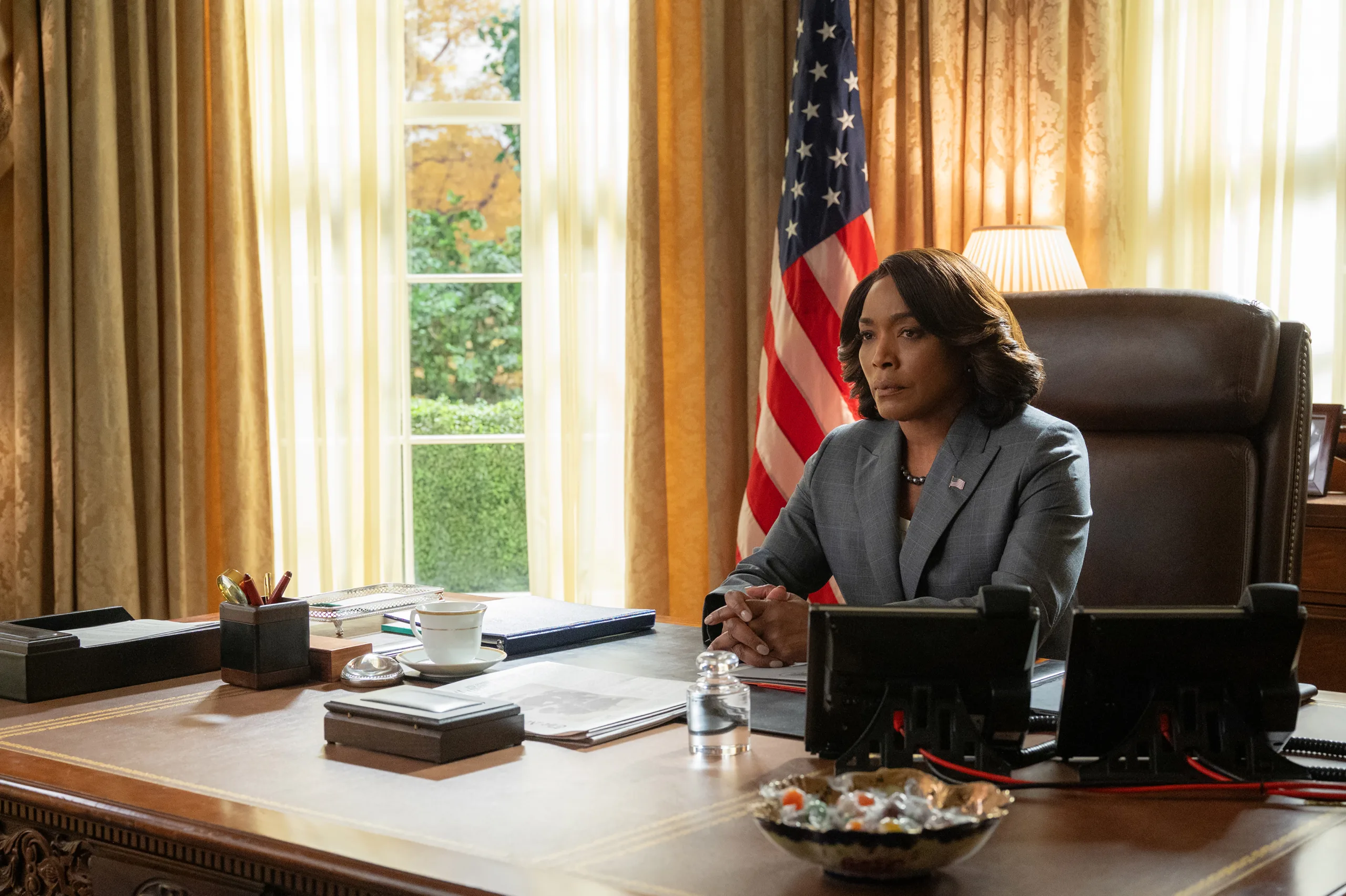 Robert De Niro and Angela Bassett Star in Netflix’s ‘Zero Day’ Thriller