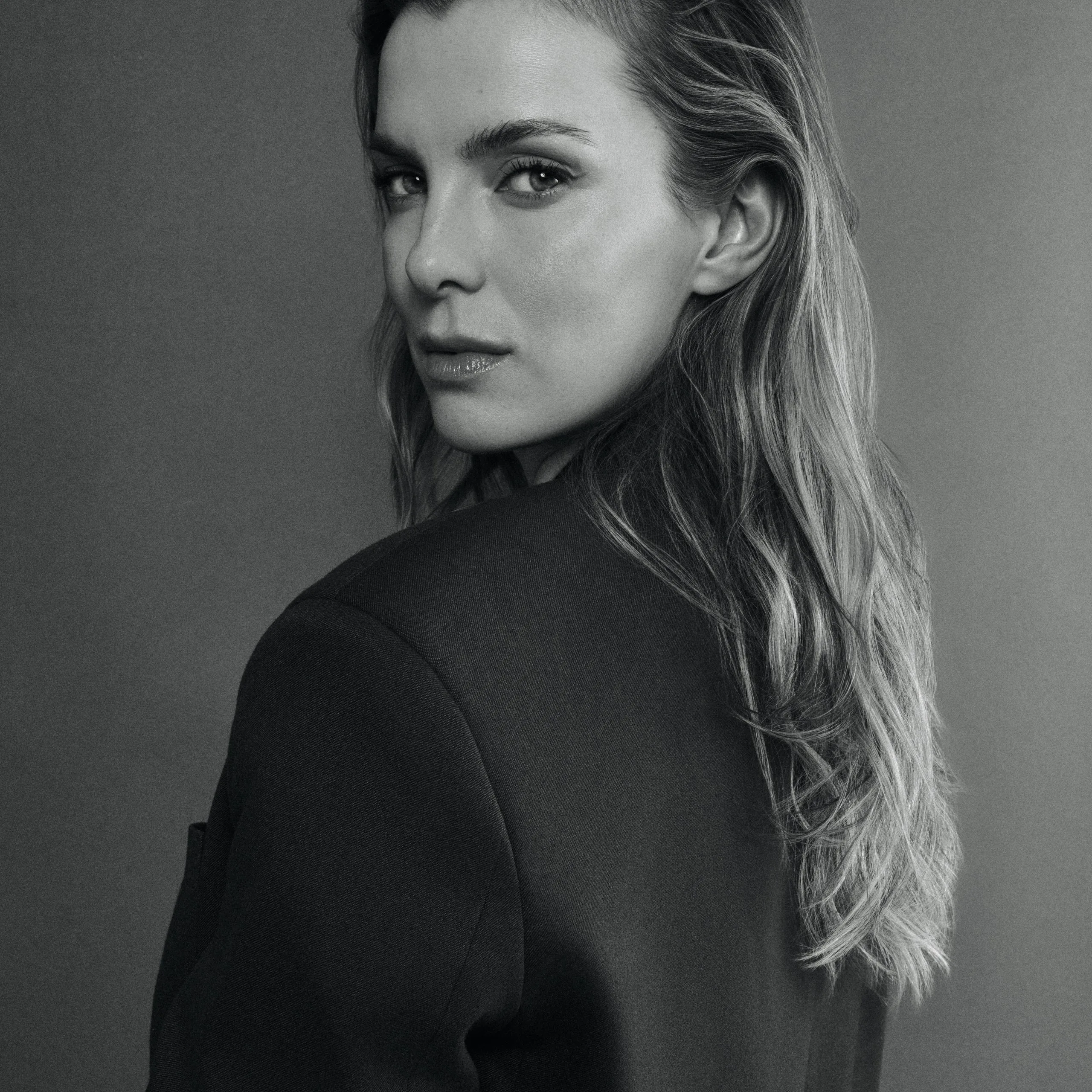 Betty Gilpin Takes Center Stage in Broadway’s ‘Oh, Mary!’